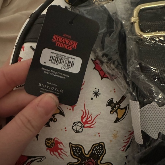 Stranger things mini backpack - Picture 3 of 4